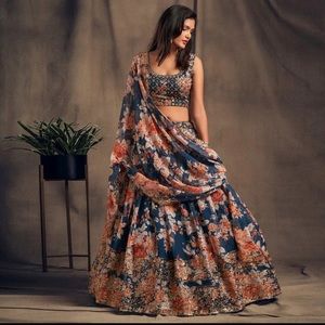 Lehenga Choli / Indian wedding outfit navy blue & gold 3 piece set